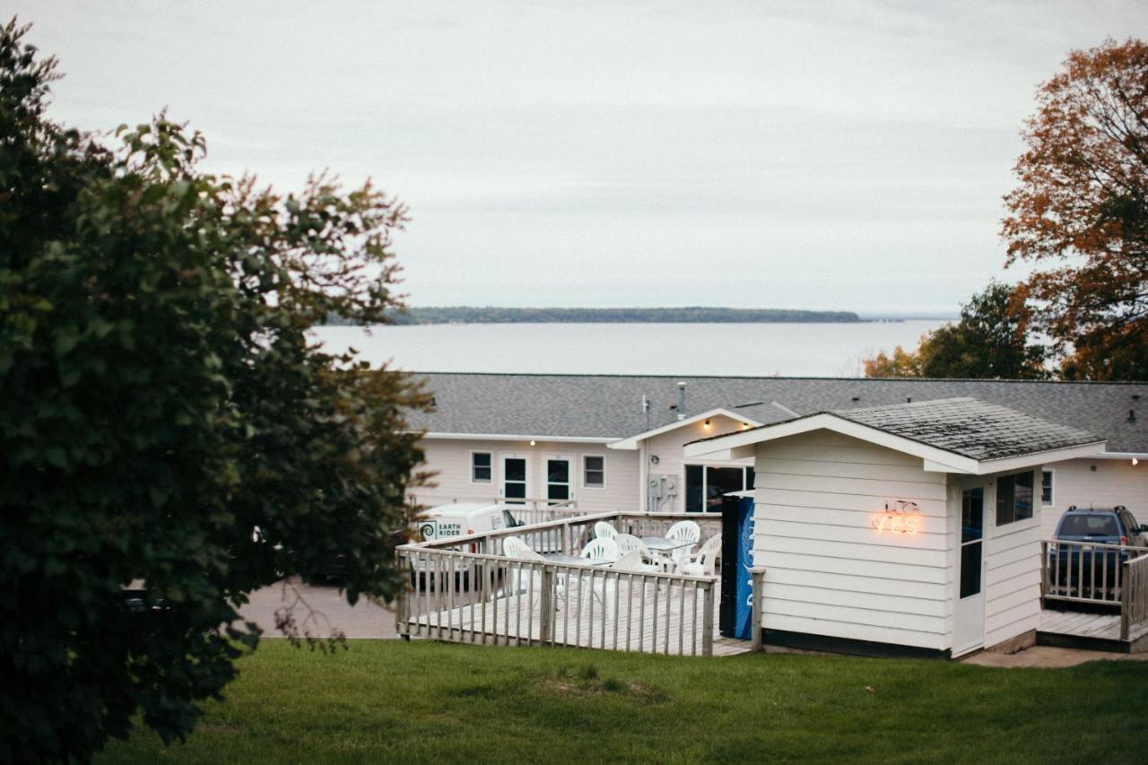 Seagull Bay Motel Bayfield Bagian luar foto